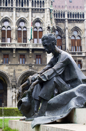 Photography Budapest - sculpture by Parliament