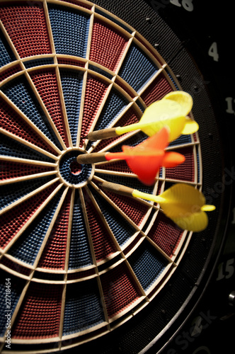 Obraz na płótnie darts w salonie