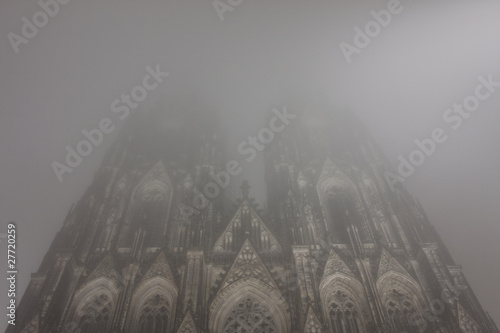 Kölner Dom im Nebel