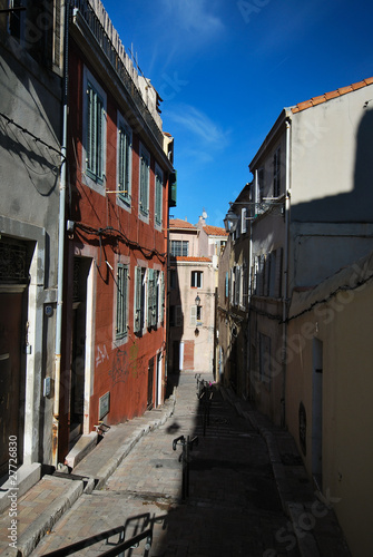 Ruelle dans le quartier du Panier à Marseille © Yvann K