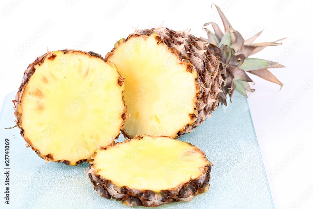 Ananas in Teilen