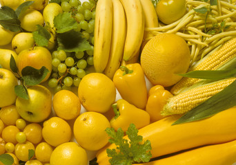 Crédence de cuisine Fruits Étalage de fruits et légumes jaunes vifs  © Janine Fretz Weber