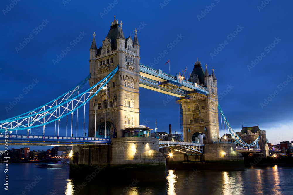 Obraz premium Night view of Tower Bridge, London, UK