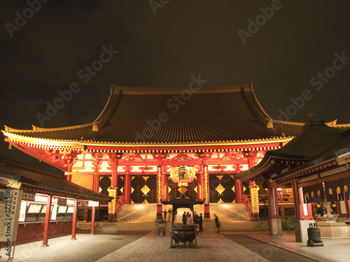 夜の浅草寺 © iroha
