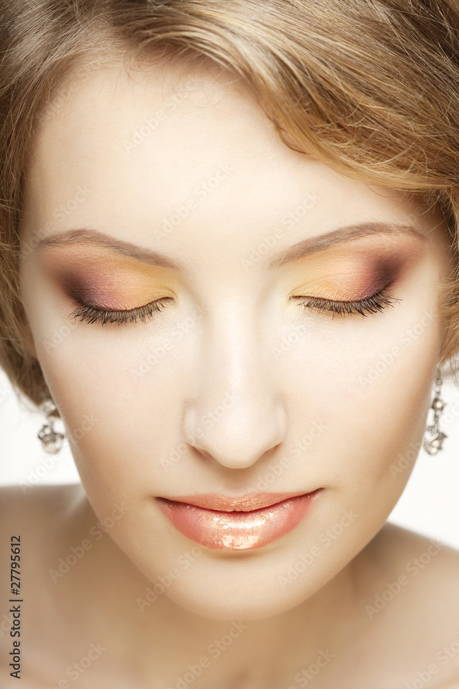 Naklejka premium Beautiful woman with perfect makeup.