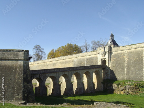 Les arches mènent à l'entrée de la citadelle