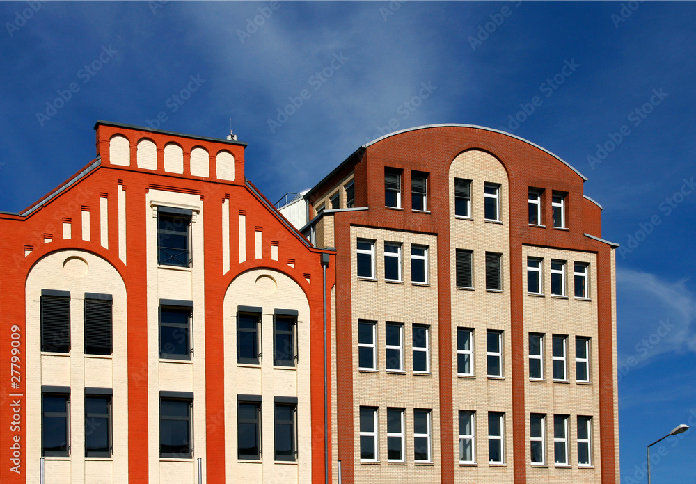 Fassaden historischer Gebäude im Rheinhafen