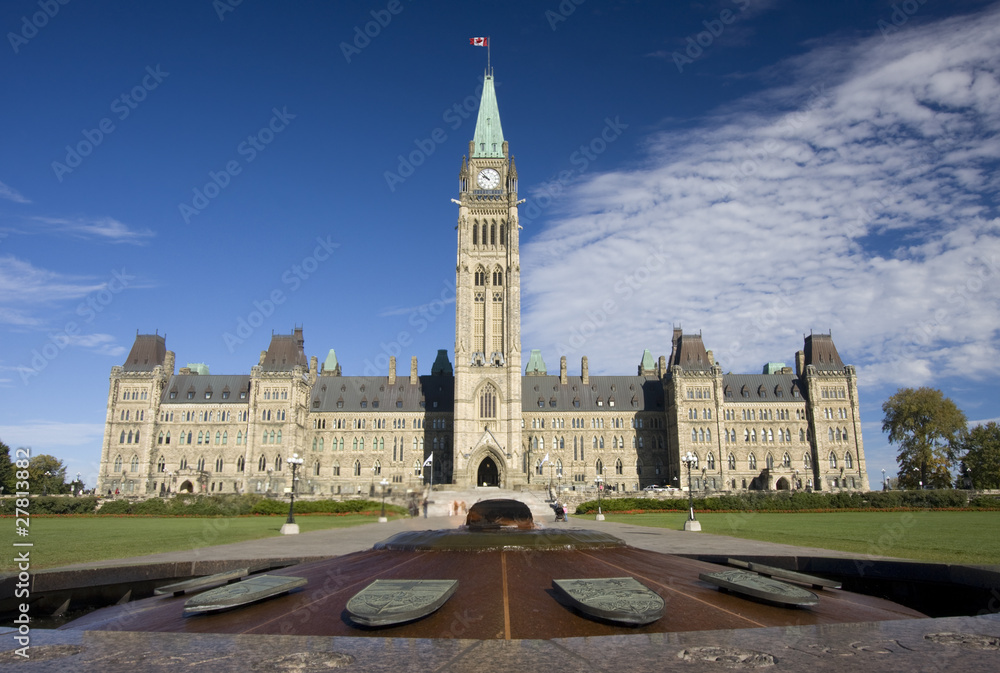 Fototapeta premium Parliament of Canada, heroes flame monument