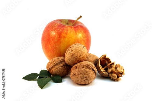 Walnüsse und Apfel I