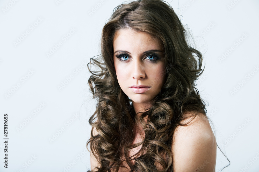 Naklejka premium Portrait of woman with blue eyes and long curly hair