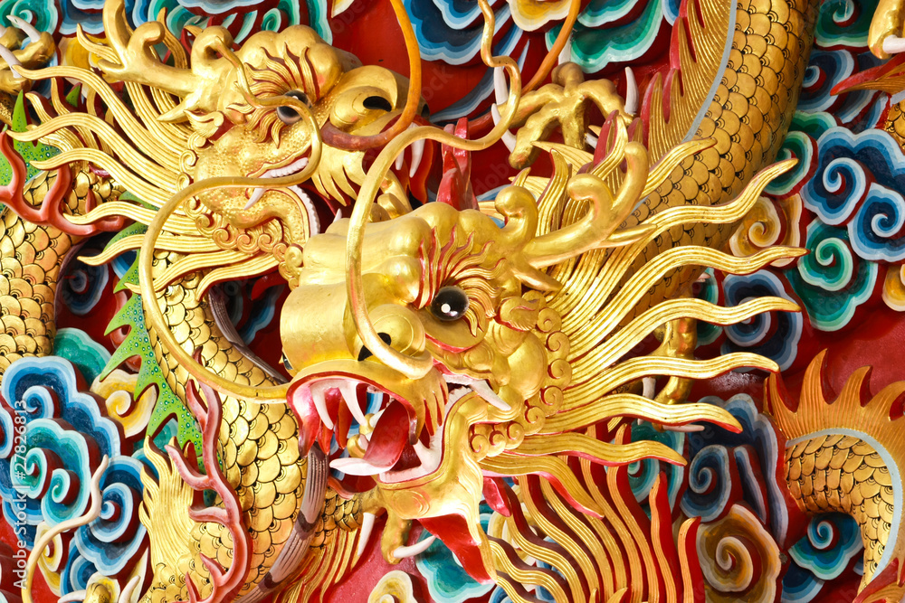 Fototapeta premium Golden dragon statue