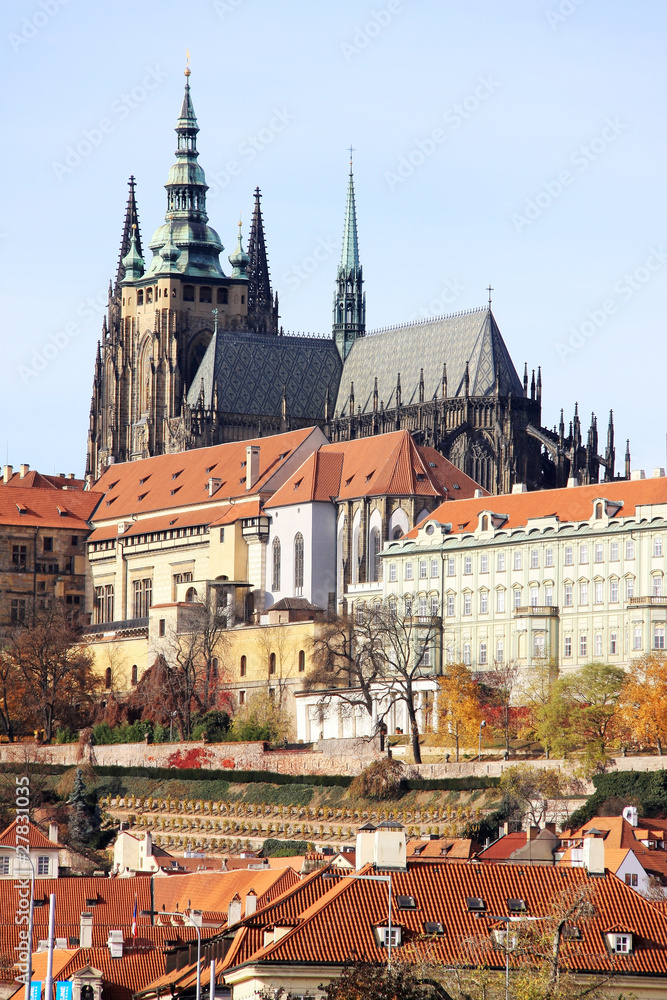 Obraz premium View on the autumn Prague gothic Castle above River Vltava