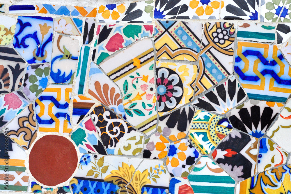 Naklejka premium Detal mozaiki w parku Guell w Barcelonie
