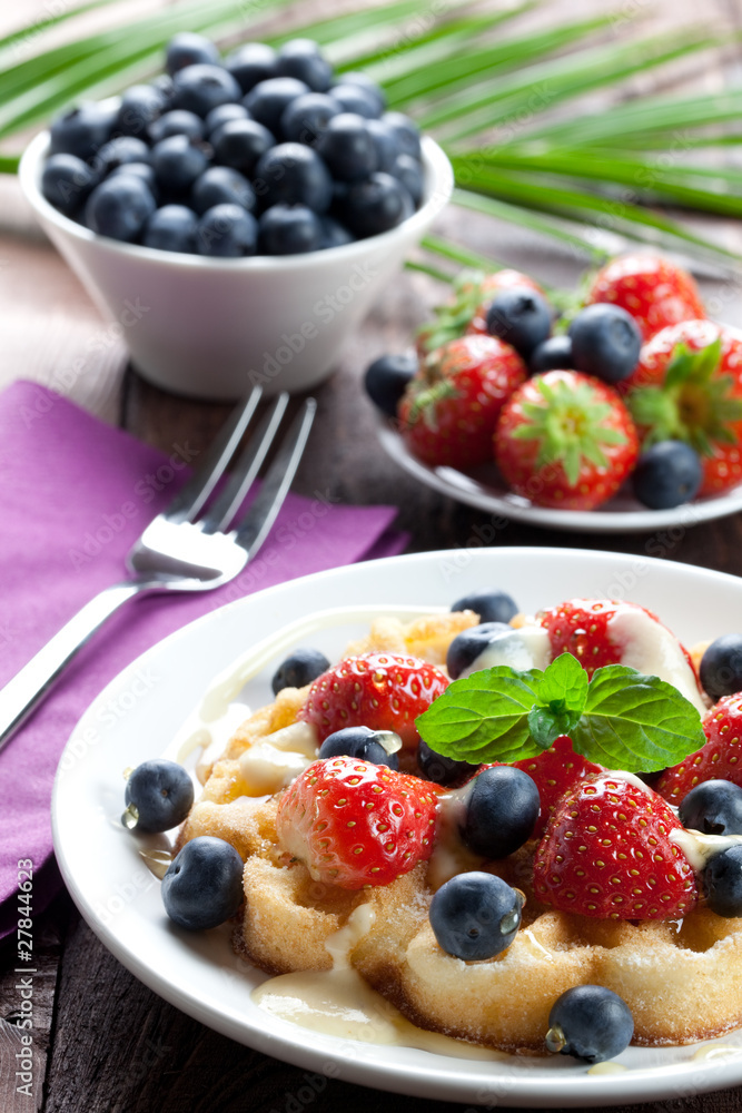 Waffel mit Beeren Waffel mit Beeren