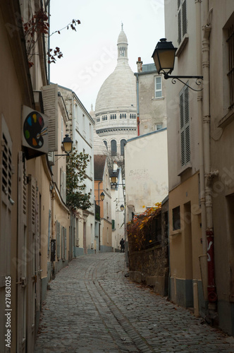 Ruelle de Montmartre - Paris #27863025