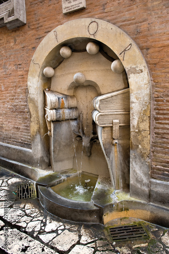 Obraz na plátně Roma Palazzo della sapienza fontanella con allegorie