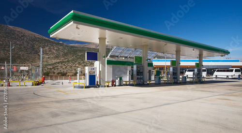 Tankstelle im Taurusgebirge photo