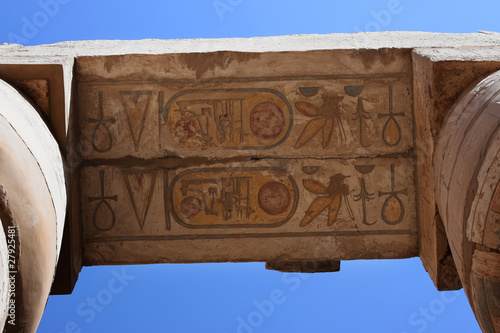 Toiture de la salle hypostyle à Karnak photo