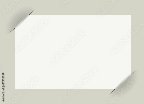 Papier in Schlitze gesteckt II