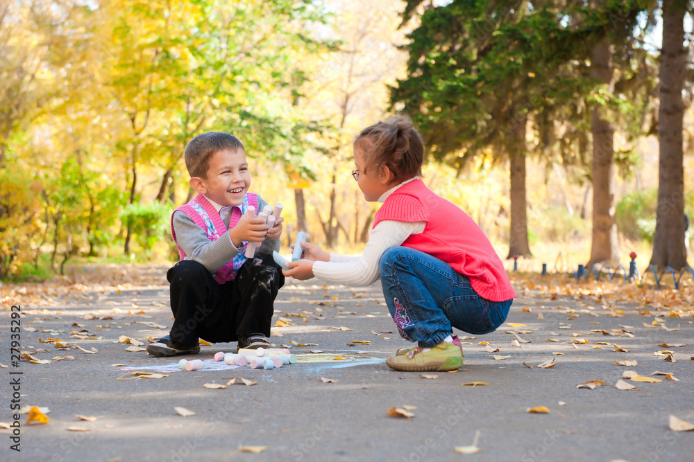 Fototapeta premium children draw with chalk