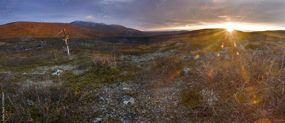 Obraz premium Stitched Panorama, Sun over the mountains