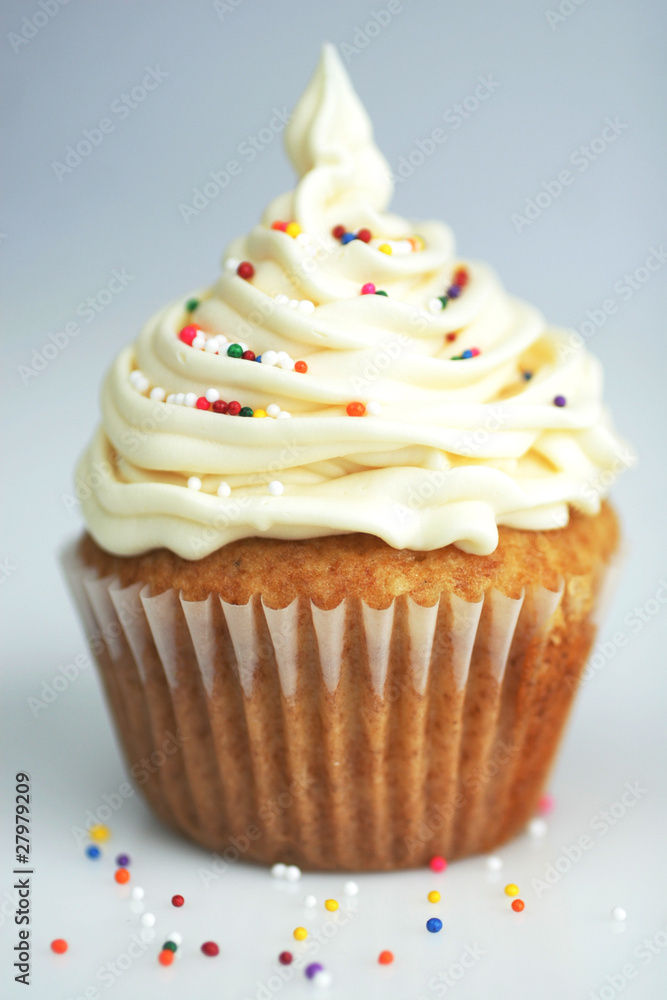 White cup cake White cup cake