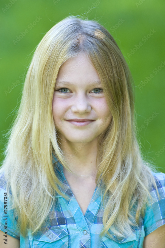 Junges Blondes Mädchen Junges Blondes Mädchen