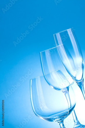 Obraz na płótnie shiny clean glass with a blue background w salonie