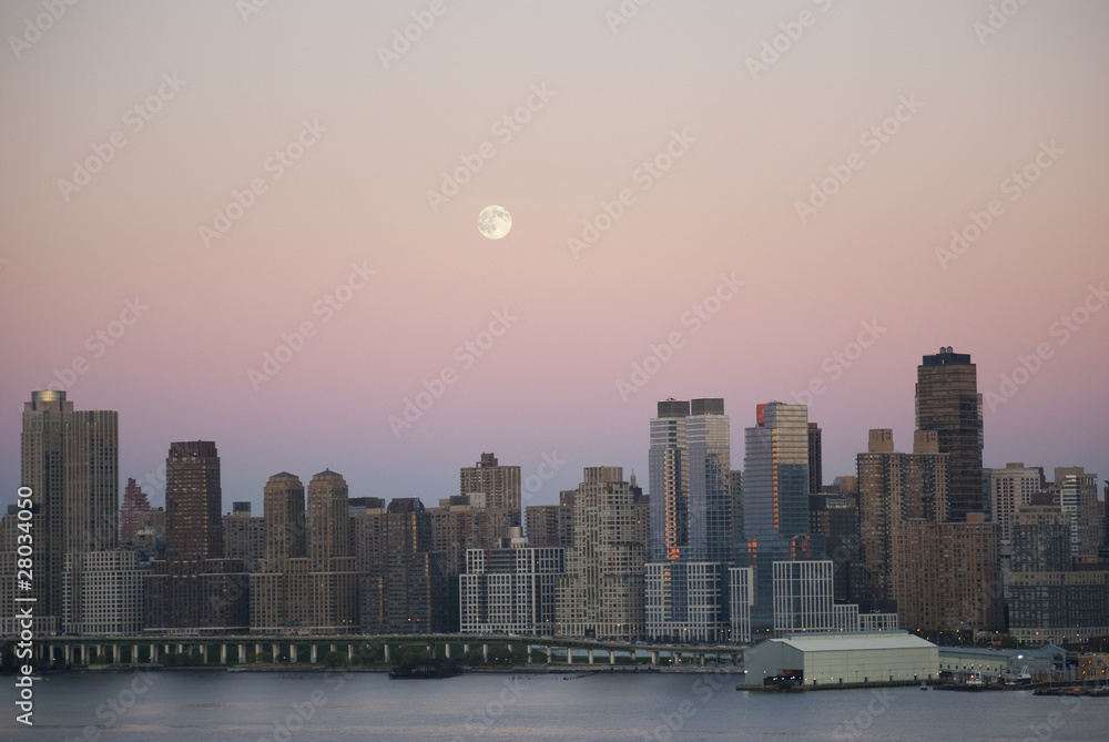 Fototapeta premium Moon Over New York