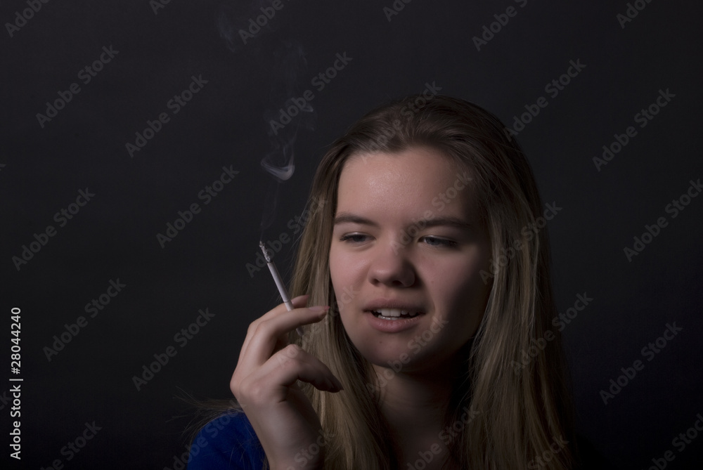 Obraz premium smoking girl