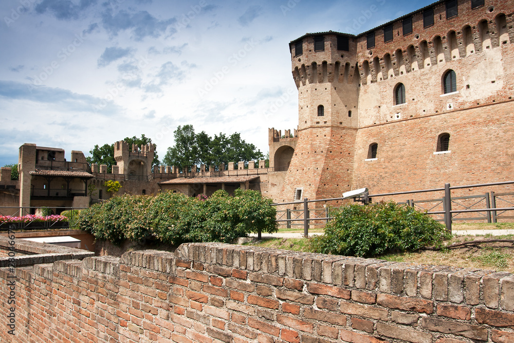 Teilansicht der mittelalterlichen Burg Gradara, Marken, Italien