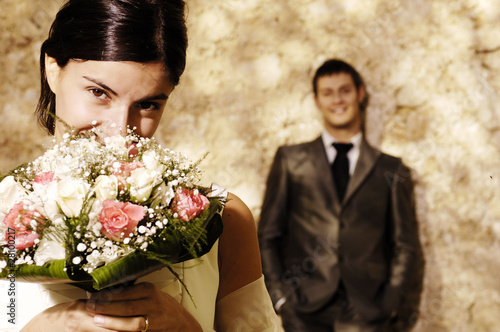 Primo piano di sposa con bouquet