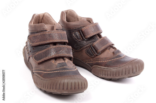chaussures d'enfant en cuir marron