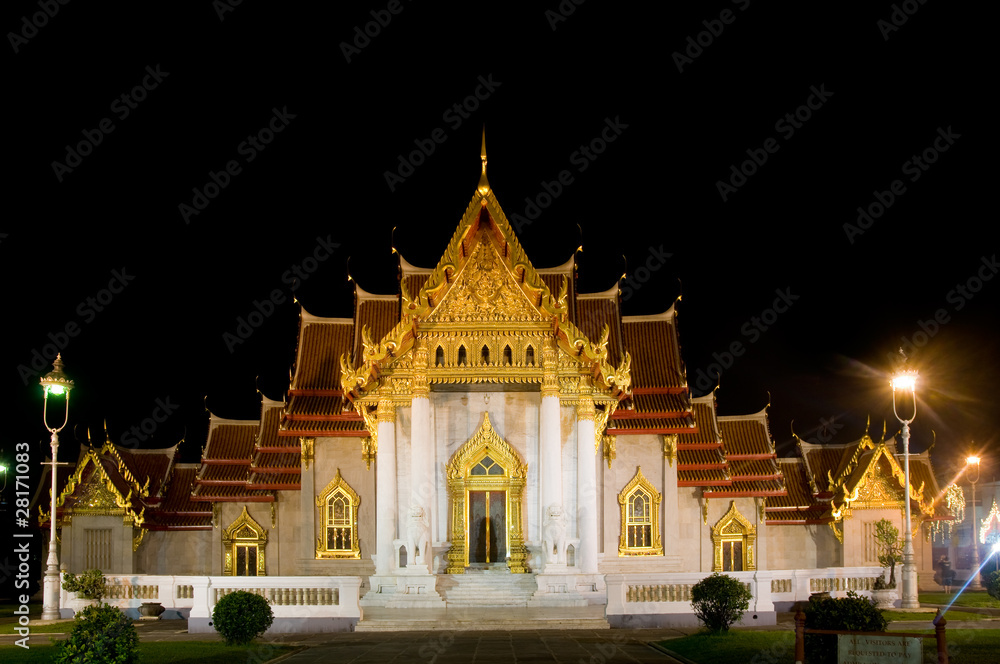 Fototapeta premium Wat Benchamabophit in Bangkok, Thailand