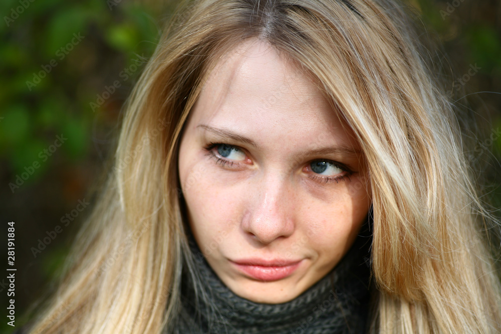 Naklejka premium Young Model With Dark Hairs. Fall. Autumn