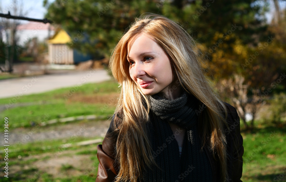 Naklejka premium Young Model With Dark Hairs. Fall. Autumn
