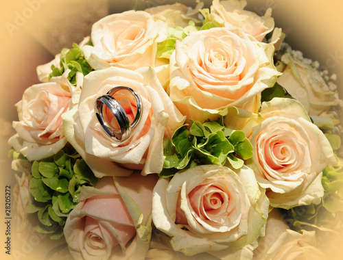 bridal bouquet with rings