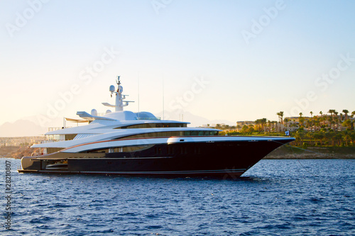 Luxury Yacht © Maksud