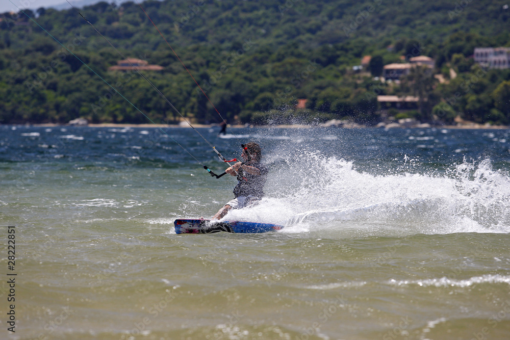 Kitesurfer im Golf von Porto Vecchio, Korsika Kitesurfer im Golf von Porto Vecchio, Korsika