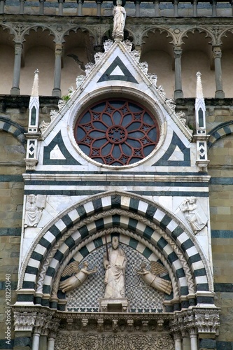 portale chiesa di Pistoia