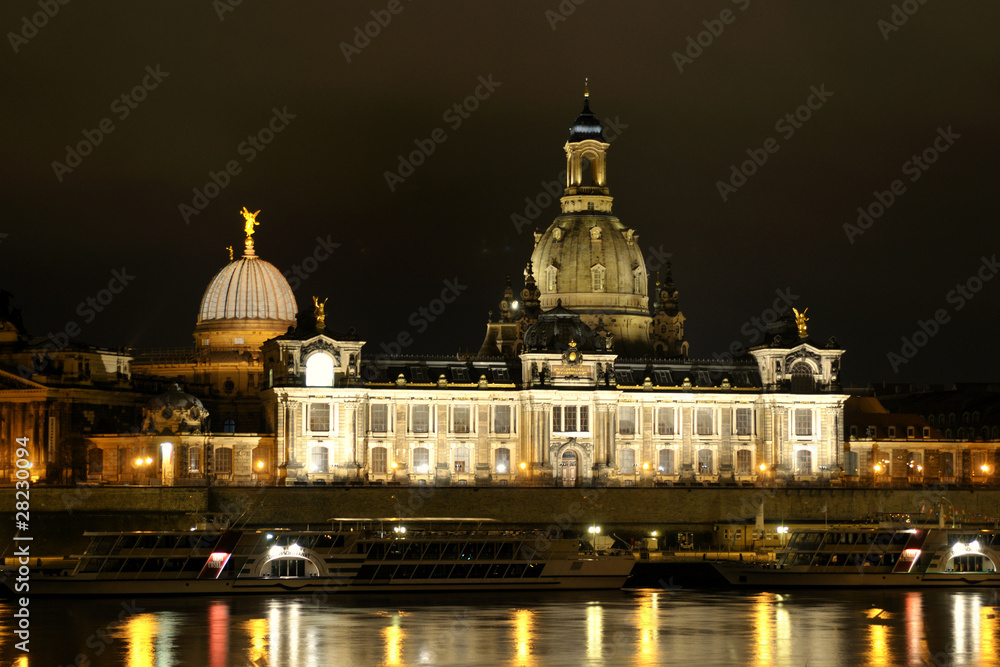 Dresden - Bruehlische Terrassen bei Nacht