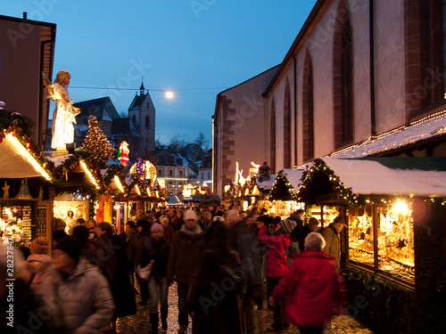 Obraz na płótnie Rue décorée du marché de Noël