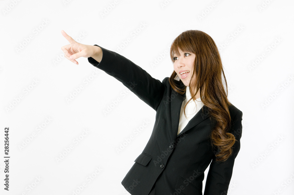指差す女性社員