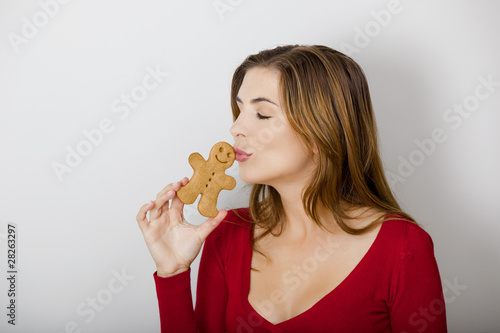 Kissing a gingerbread cookie