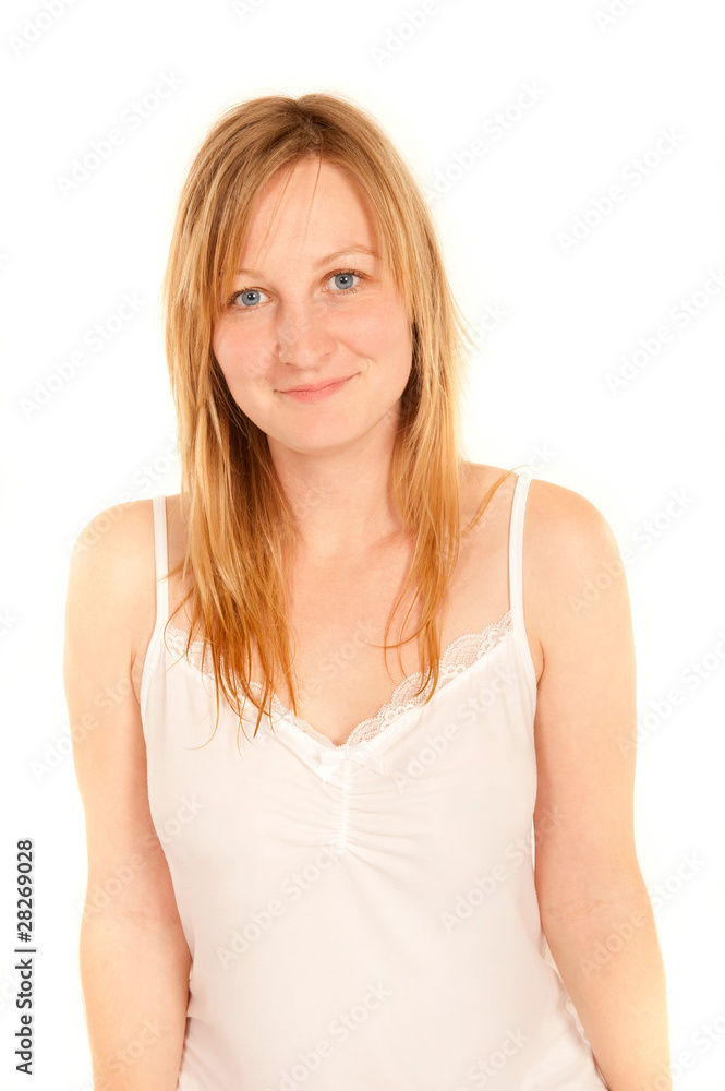 Portrait einer hübschen Frau in weißem Nachthemd Portrait einer hübschen Frau in weißem Nachthemd