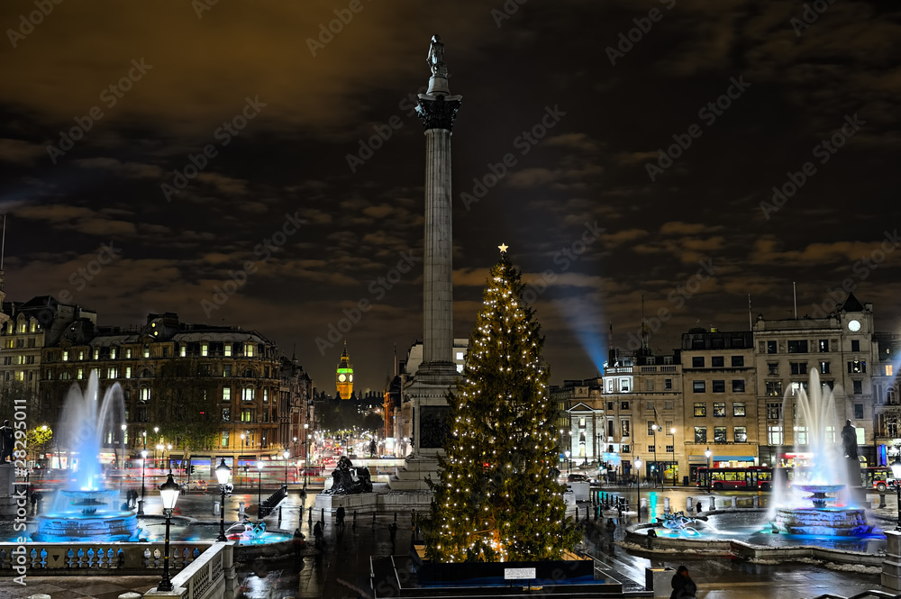 Naklejka premium Trafalgar Square, London, England, UK, at night in winter