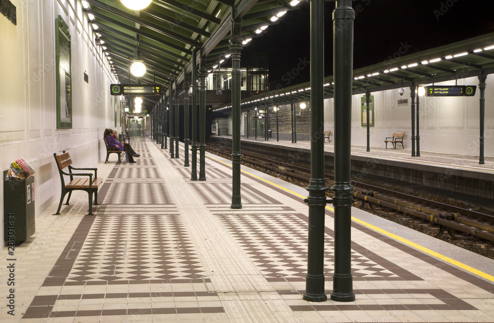 Fototapeta premium Vienna metro station in the night