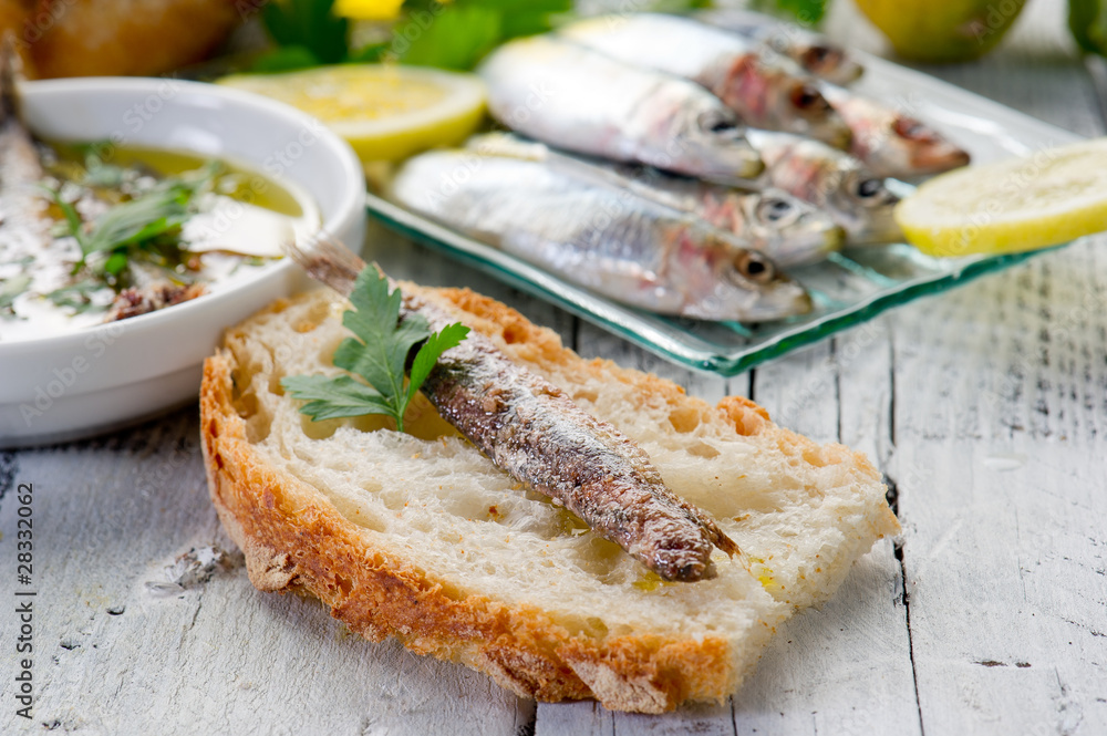 slice bread with anchovy-pane e acciuga slice bread with anchovy-pane e acciuga