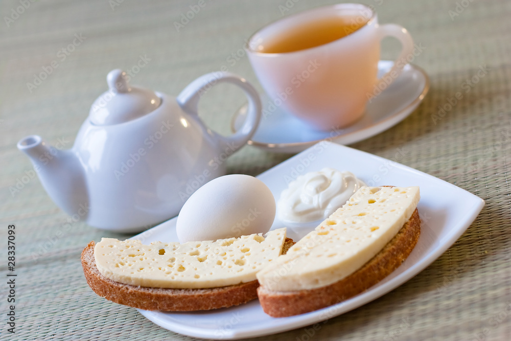 Fototapeta premium tea with sheep cheese