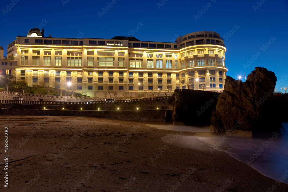 Fototapeta premium Anochecer en Biarritz, Pirineos atlanticos, Francia